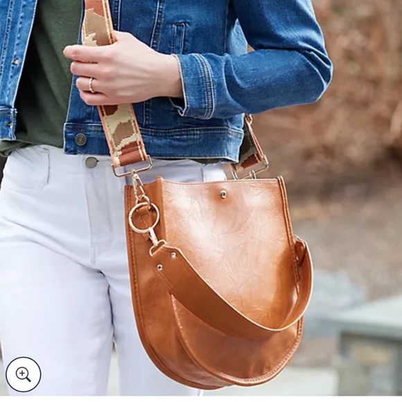 AHDORNED Double-Entry U-Shaped Vegan Messenger Bag - Picture 13 of 13